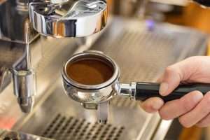 Tecniche e trucchi sulla corretta PRESSATURA del caffè macinato