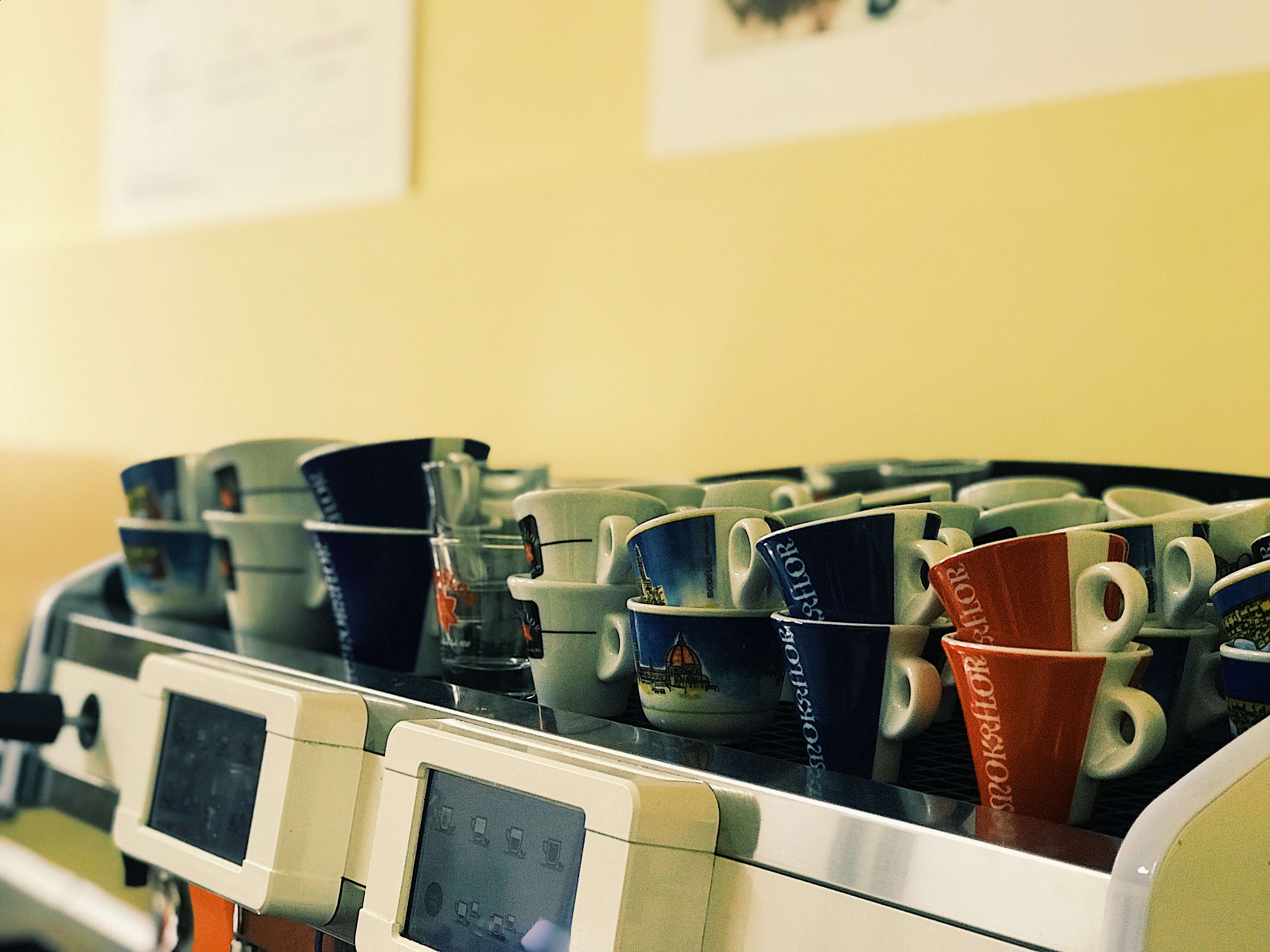 CUPS: how should they be placed on the cup warmer of the epresso machine?